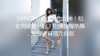 两小伙花钱找村里长的还不错的两个留守少妇 （主要是怕熟人看到）去山上打野炮