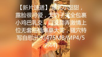 极品两个熟女少妇双飞大战瘦瘦哥哥，已撸鸡,巴很翘，浴池洗澡多人的淫乱