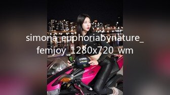 12月最新推特新人极品长腿苗条烧婊子【橙子橙子】VIP福利私拍，JK服道具紫薇肉丝入穴高潮大量潮吹黑丝露出边走边尿