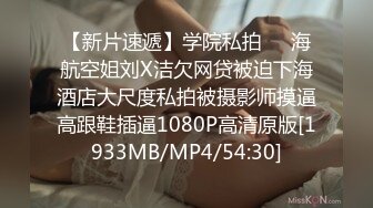 洗澡间男友小心翼翼的为女友刮穴毛不怕把B划破吗？