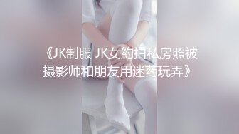 商场女厕刁钻角度偷拍短裙美女的小黑鲍