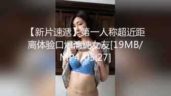 商场女厕多角度偷拍珠宝专柜 美女迎宾员的小黑鲍