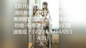 带着项圈高颜值长相甜美妹子跳蛋自慰爆菊，开档黑丝无毛特写跳蛋塞入翘屁股假屌爆菊