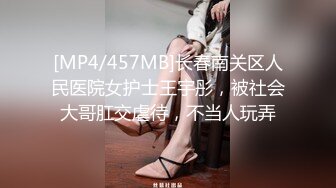 坑神潜入某单位女厕隔板缝中实拍超多小姐姐方便，赤裸裸逼脸同框，妹子对着镜头看半天都没发现异常