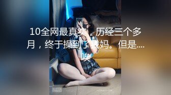 四男战一女，露脸足交操逼，上下齐入，日本群P的剧情换着对着脸打飞机