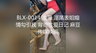 漂亮留学生美眉吃鸡啪啪 在家撅着大屁屁 被大洋吊无套操骚逼再爆小菊花 内射