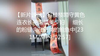 偷拍美女裙底风光 极品美女白色超短裙超长时间抄底灰色内内超薄透明丝袜美女买盲盒抄底黑白花纹内裤