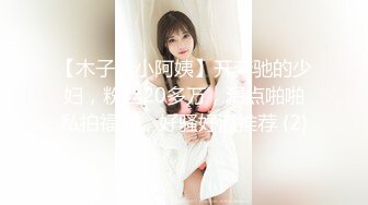 闯入万达影城女厕全景多角度偷拍美女前台的微毛小嫩鲍