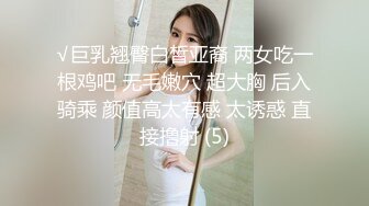 两个勇猛小伙轮战风韵犹存旗袍美骚妇，骚货性欲强也败倒两小伙爆操下