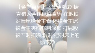 酒吧女厕手电补光连拍四，位美女的多毛小黑鲍