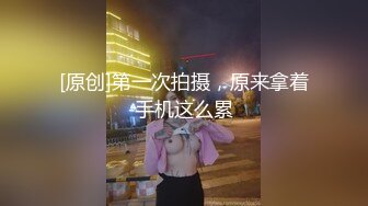 校园霸凌 - 可怜胖妹被男女同学强迫脱光衣服喝马桶水,喝的恶心吐了一地还强迫她吃掉