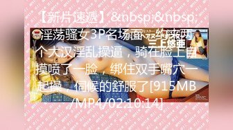 游乐场女厕全景偷拍三位女网红直播打卡❤️关注她后去她朋友圈扒她生活照 (2)