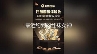 商场女厕全景厕拍连衣裙美女好大的一片黑森林 小穴被覆盖