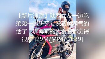 [MP4/158M]10/6最新 厕所位被占满妹子只好在门口等憋得直揉肚子VIP1196