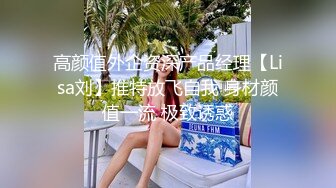 大妈给眼镜小伙撸几把玩完再来吃