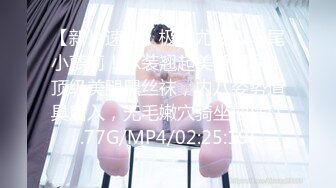 【抖音泄密】江苏31岁美人妻【你的晴姨】丝袜不穿内裤，风情万种俏佳人！ (1)