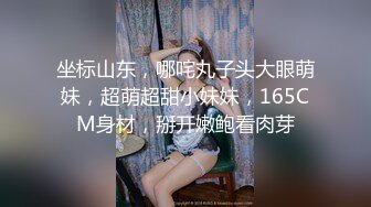 胸前玫瑰纹身红唇骚女大战炮友 深喉插嘴狂操 你JB好硬整根插进去了