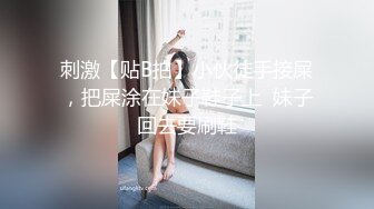 刺激【贴B拍】小伙徒手接屎，把屎涂在妹子鞋子上  妹子回去要刷鞋