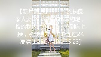 淫妻主动扒下大哥裤子舔鸡巴，让大哥吃着奶子抠着骚穴呻吟，露脸激情上位抽插让大哥爆草蹂躏直接在逼里射了