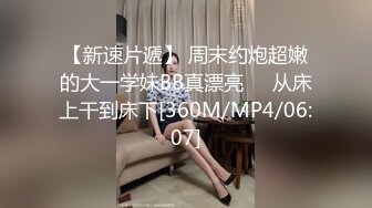 晚上趴透气窗偷窥隔壁打工妹洗澡不小心被她发现了要伸手过来拿手机赶紧逃