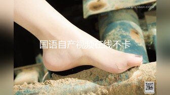 咸湿房东低价把房子租给两个合租 的女大学生浴室偷放设备偷拍她俩洗澡逼毛还挺浓密性感的很有撸点