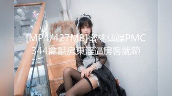 [MP4]群P名场面！美少妇被一群大汉轮番操！两根屌抓起来舔，边操穴边吃，骑乘位爆插太骚了