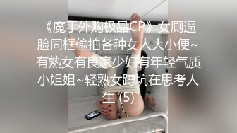 商城跟随抄底美女 齐逼包臀裙 居然还是真空无内 逼毛超长 旁边还带着这么大小男孩