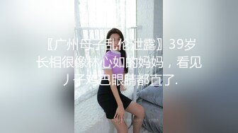 酒后突袭熟睡的女友闺蜜，男的不顾自己女友在一旁熟睡（其实在装睡）口交爽到直接中出内射