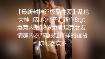 商场女厕全景偷拍制服长裤美女的小肥鲍