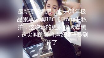 科技脸长腿大胸气质御姐【莉莉】宾馆大尺度私拍女体艺术，制服丝袜三点全露，最后摄影师道具插逼，对话也精彩