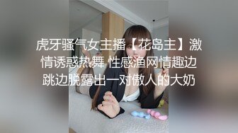 抄底穿鞋拖逛街兩個騷妹,罩痕明顯丁字褲也跑偏了