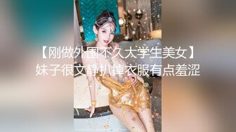 90后性感白嫩美女又想被操又不想被拍摄,说别拍了,上来干我,放进去,操我,逼好痒,我劈着腿等你操我