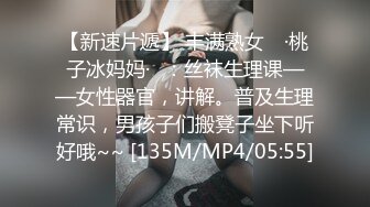 母狗女大学生假期在家寂寞难耐 房间里发骚拉开窗帘自慰