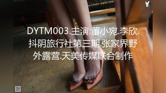 [MP4/ 147M] 熟女妈妈 精神小伙和妈妈边操边缠绵互吻 趴在妈妈丰腴的身上大力抽插 只听啪啪作响