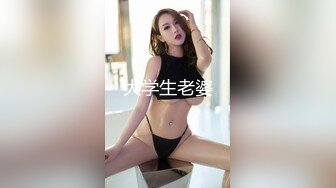 少妇的干女儿在客厅写作业，强势射到女人背上